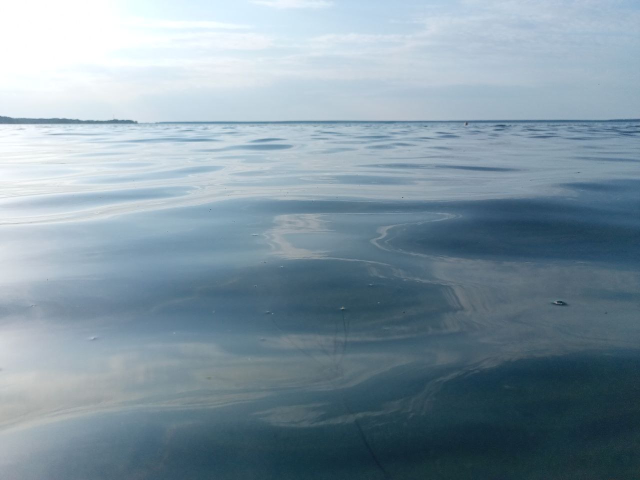 Озеро — гладь воды
